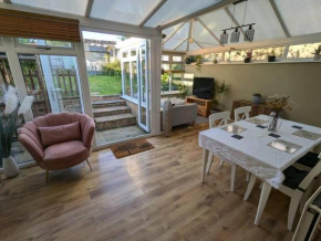 Modern 3B Eastbourne Retreat: Tranquil & Cozy Stay
